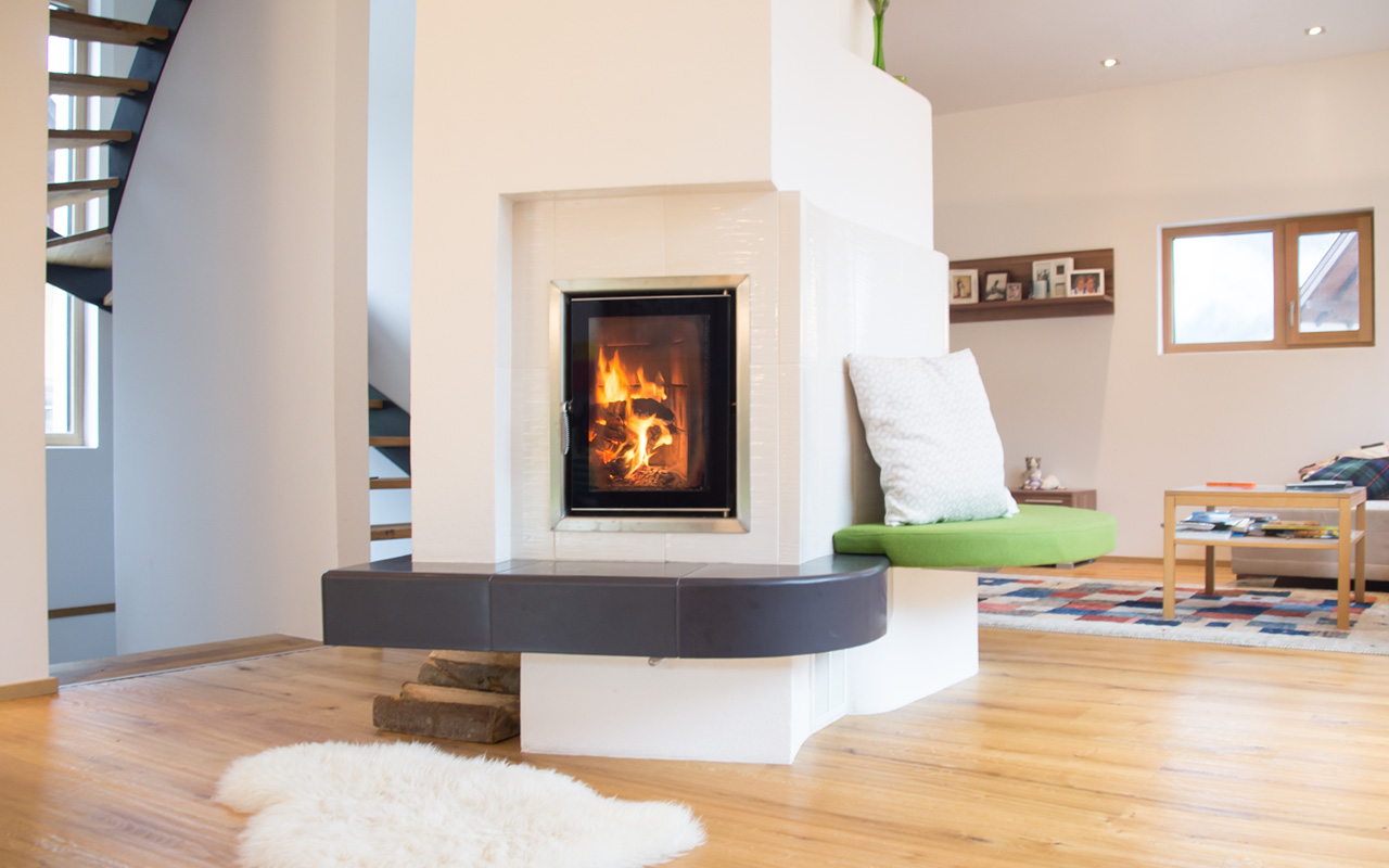 Moderner Kachelofen